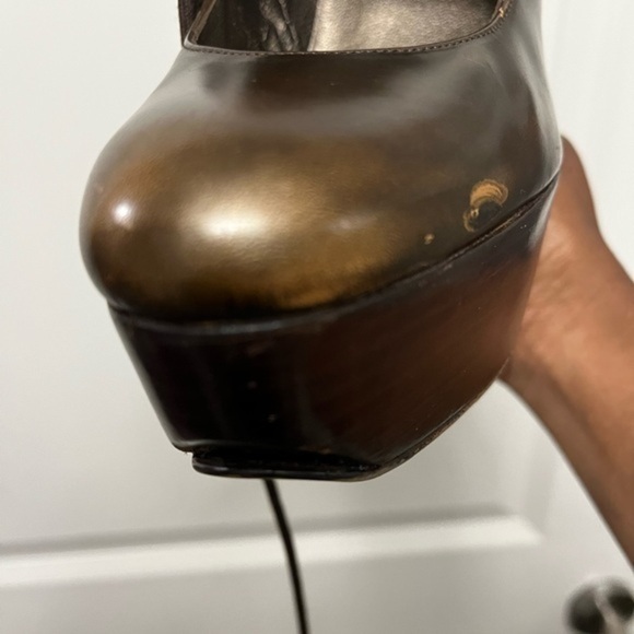 Stuart Weitzman unique heel shoe little distressed style - Picture 14 of 15